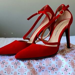 Red faux suede heels 👠